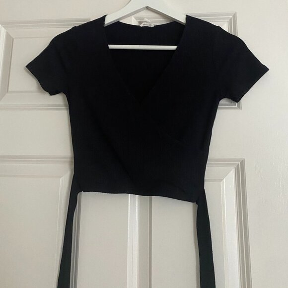 Garage V-Neck Short-Sleeve Crop Top that Ties at Waist - Picture 1 of 3